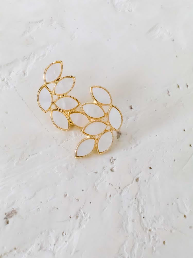 White leaf stud